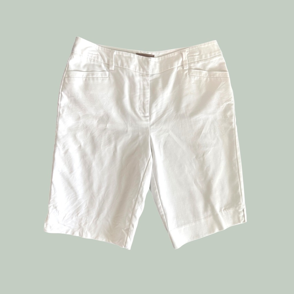 Chicos White Bermuda Shorts Womens Solid Knee Length Casual Clean Front Sz 0